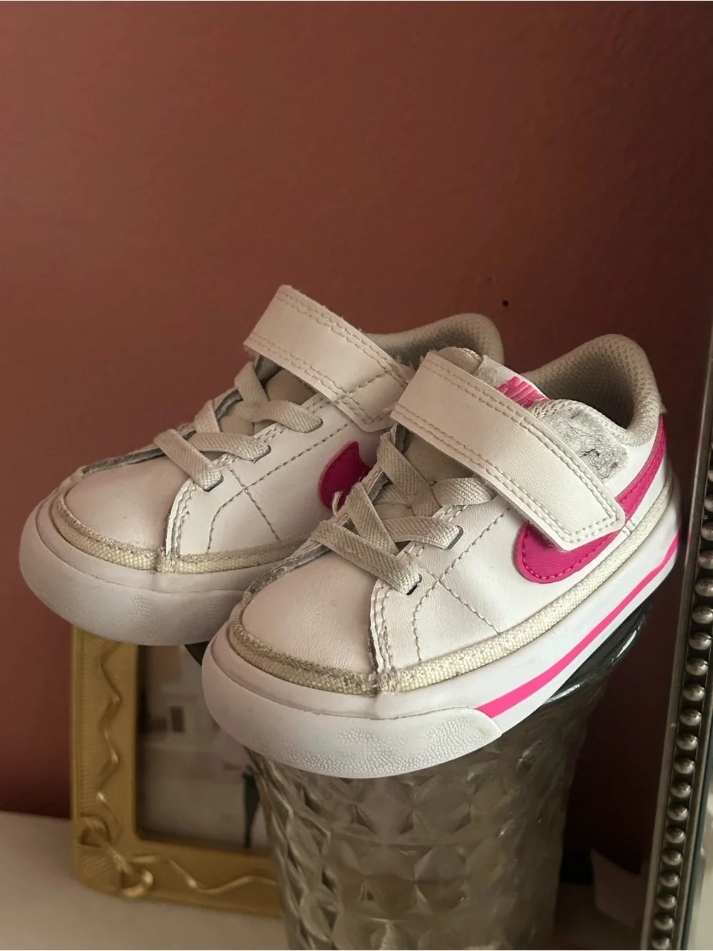 Nike Kids White and Pink Low-Top Sneakers